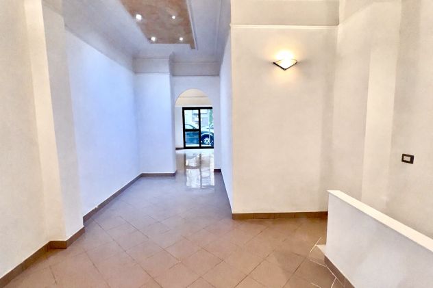 locale commerciale in affitto a Roma in zona Tuscolano