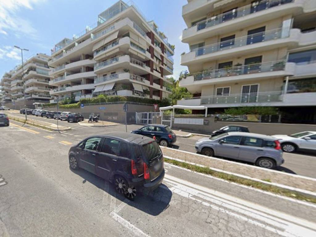 locale commerciale in affitto a Roma in zona Torrino