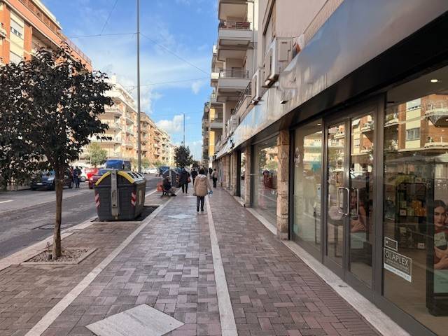 negozio in affitto a Roma in zona Ostia