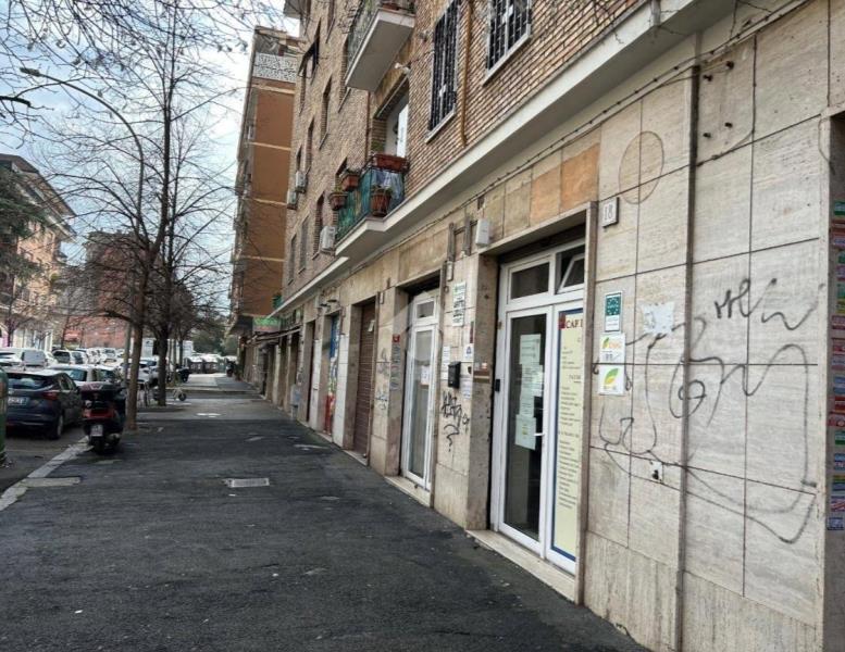 negozio in affitto a Roma in zona Appio Claudio