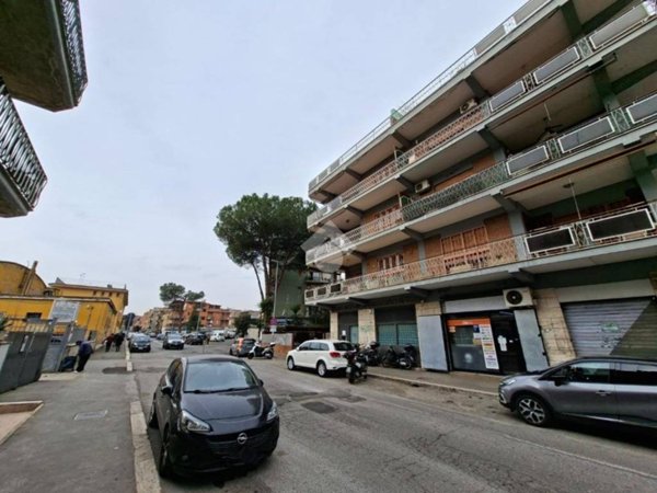 negozio in affitto a Roma in zona Portuense