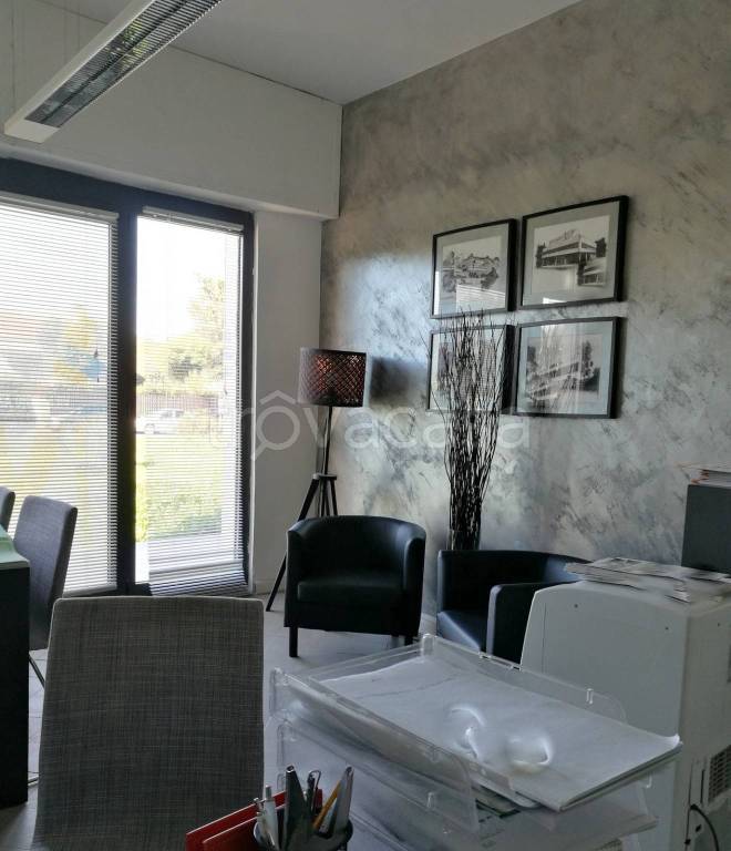 negozio in affitto a Roma in zona Tor de' Cenci