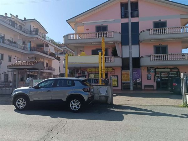 locale commerciale in affitto a Roma in zona Finocchio