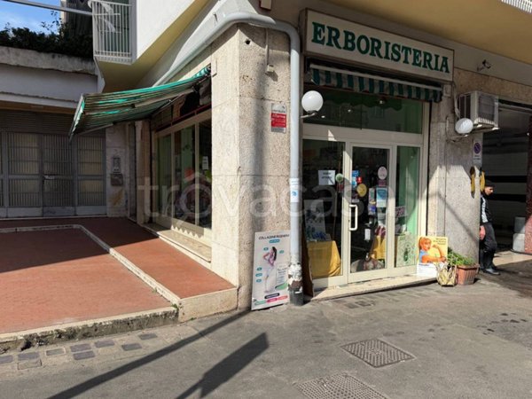 negozio in affitto a Roma in zona Appio Latino