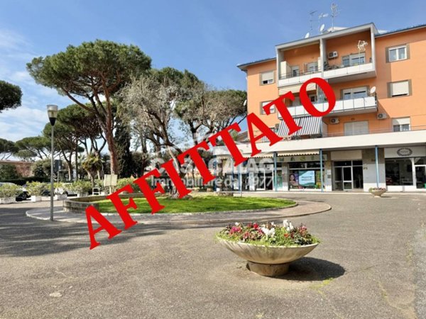 negozio in affitto a Roma in zona Casal Palocco
