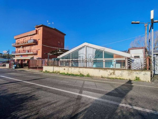locale commerciale in affitto a Roma in zona Casalotti