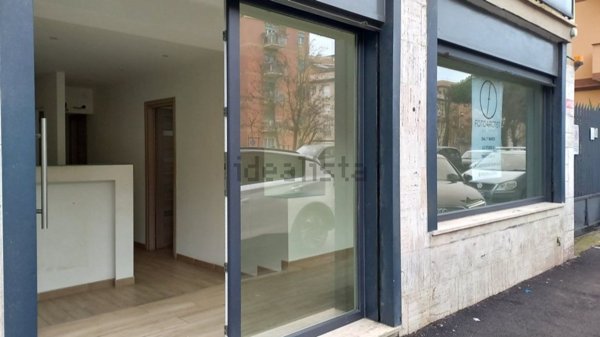 negozio in affitto a Roma in zona Ostia