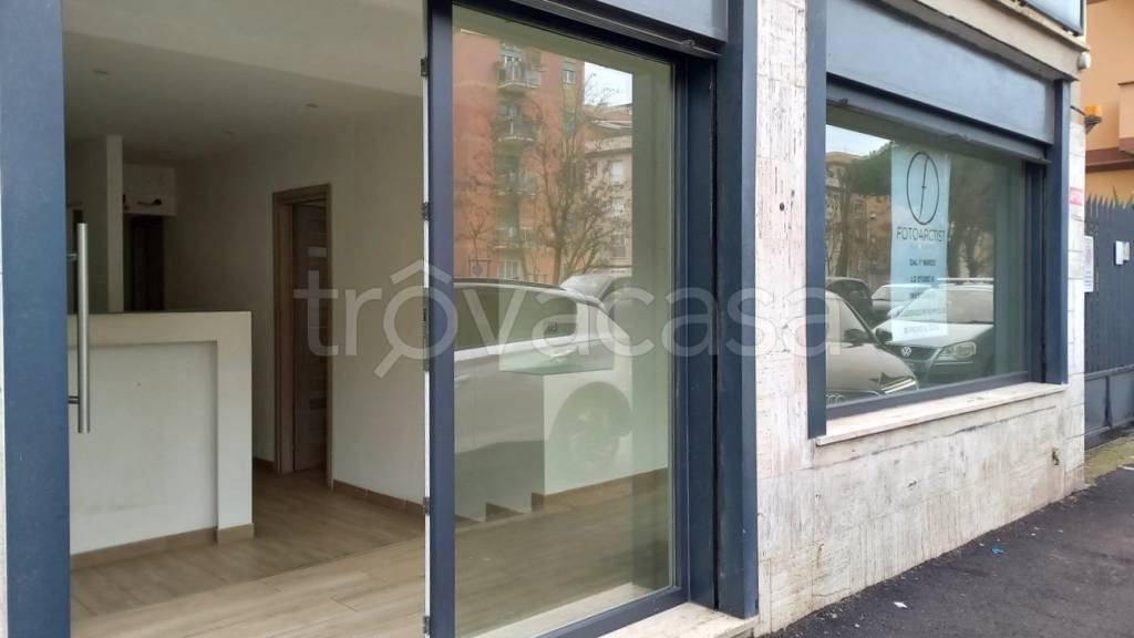 negozio in affitto a Roma in zona Ostia