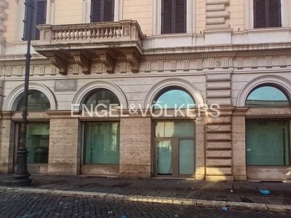 negozio in affitto a Roma in zona Rione Monti/Campitelli