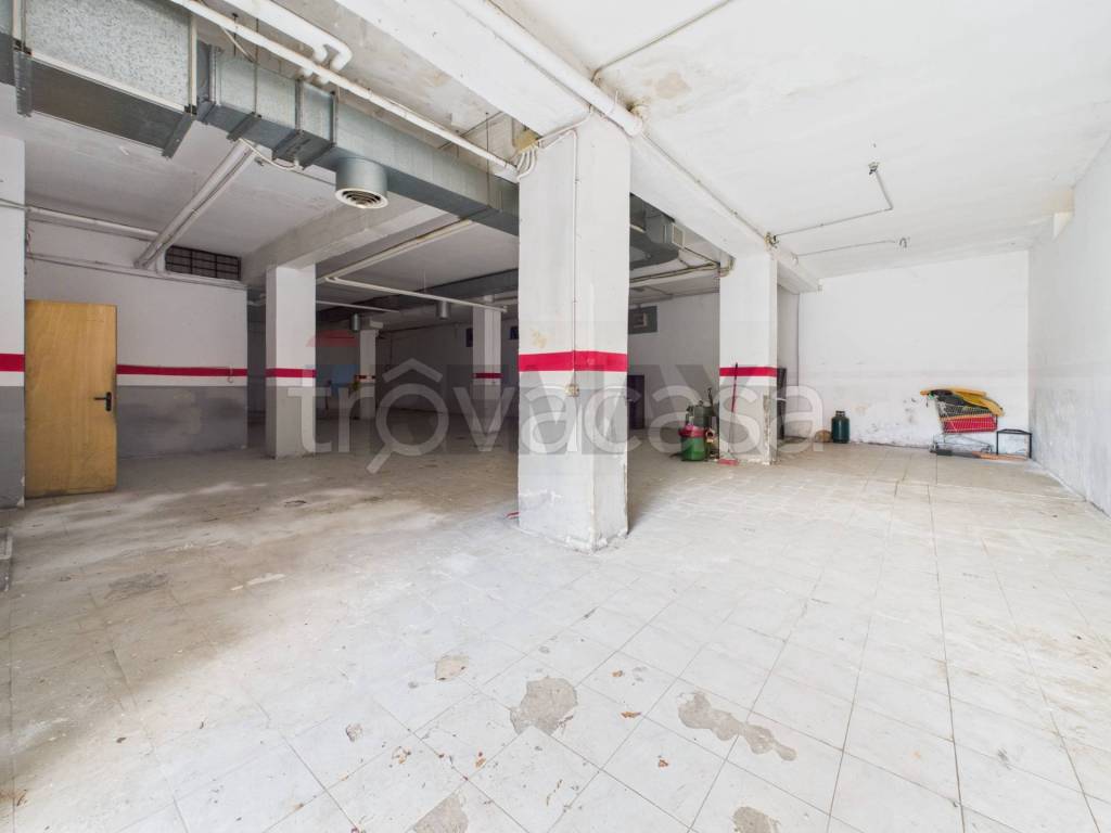 negozio in affitto a Roma