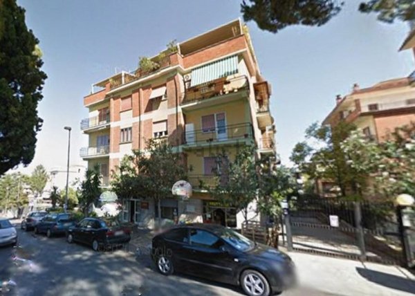 locale commerciale in affitto a Roma in zona Tomba di Nerone