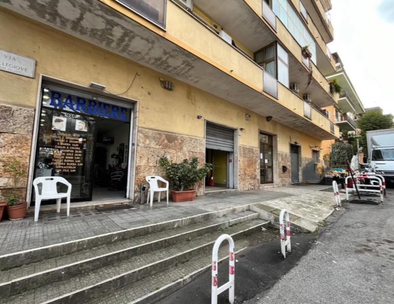 locale commerciale in affitto a Roma in zona Tomba di Nerone