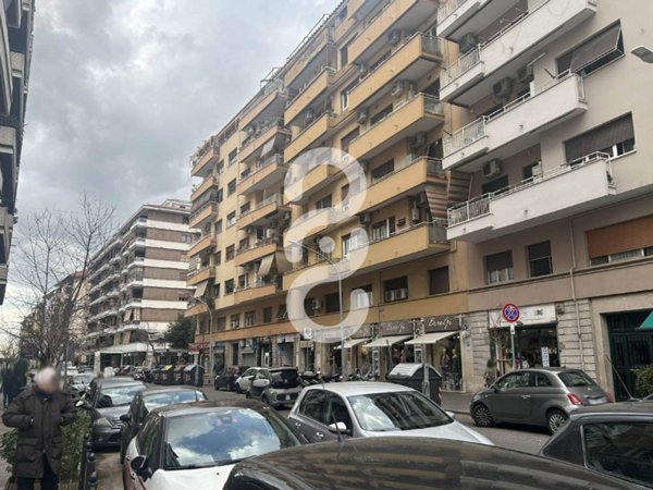 negozio in affitto a Roma in zona Appio Latino
