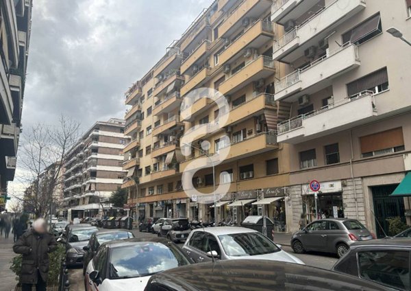 negozio in affitto a Roma in zona Appio Latino