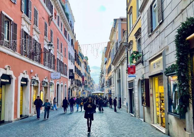 negozio in affitto a Roma in zona Trevi-Colonna