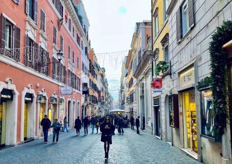 negozio in affitto a Roma in zona Trevi-Colonna