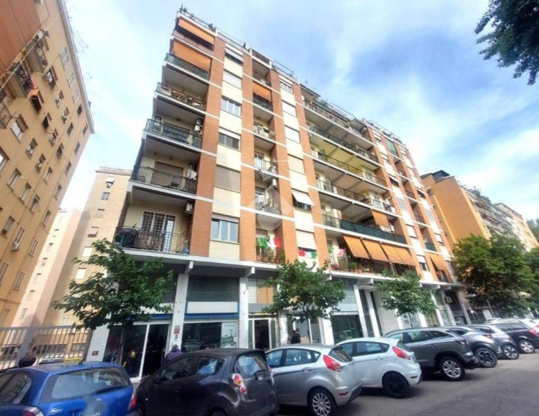 locale commerciale in affitto a Roma