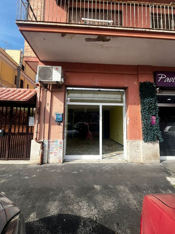 locale commerciale in affitto a Roma in zona Prenestino-Centocelle