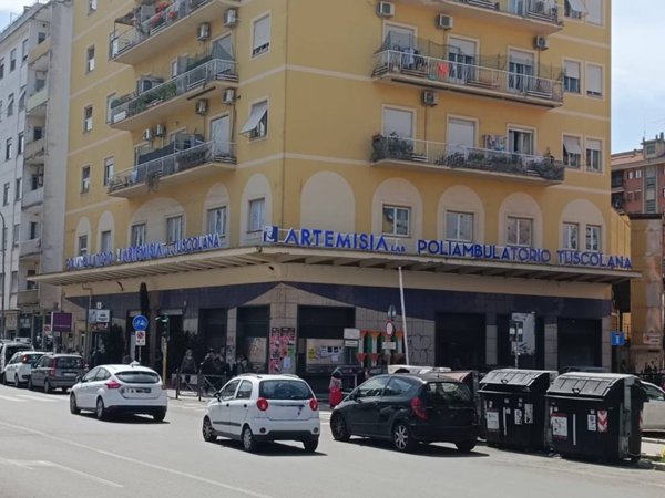 negozio in affitto a Roma in zona Cinecittà