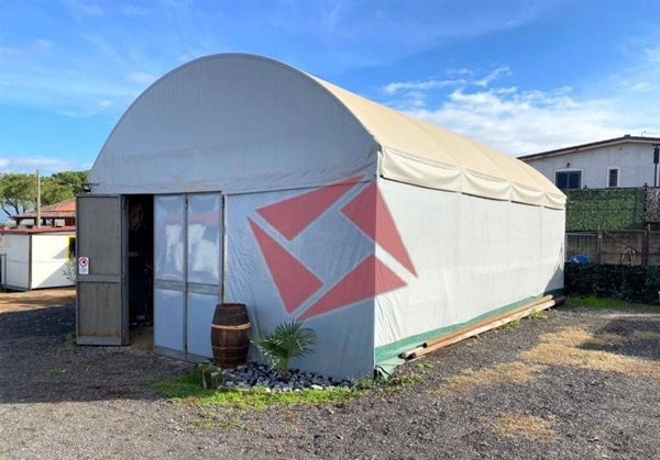 locale commerciale in affitto a Roma in zona Finocchio