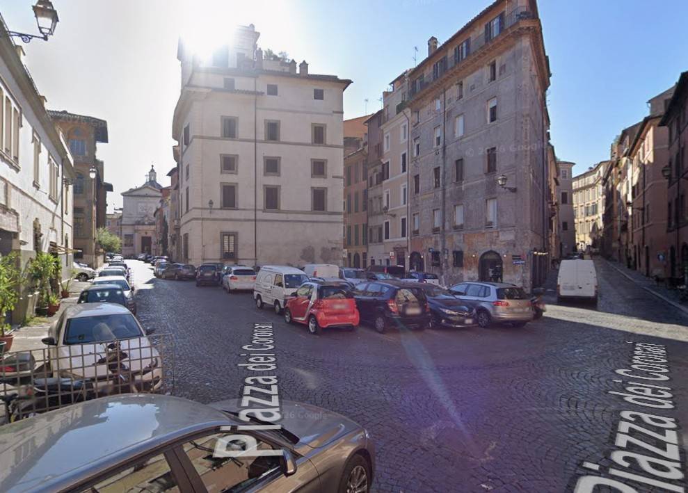 negozio in affitto a Roma in zona Rione di Ponte