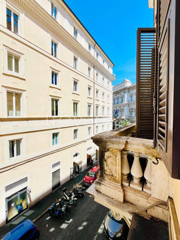 appartamento in affitto a Roma in zona Trevi-Colonna