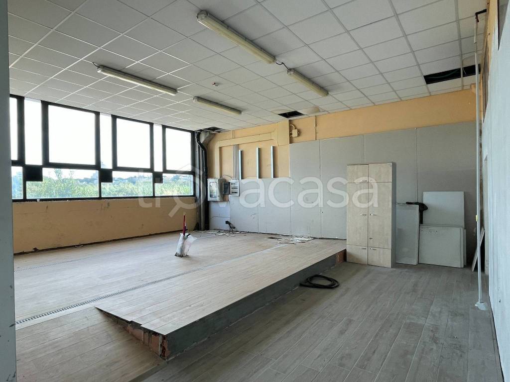 negozio in affitto a Roma in zona Colle del Sole