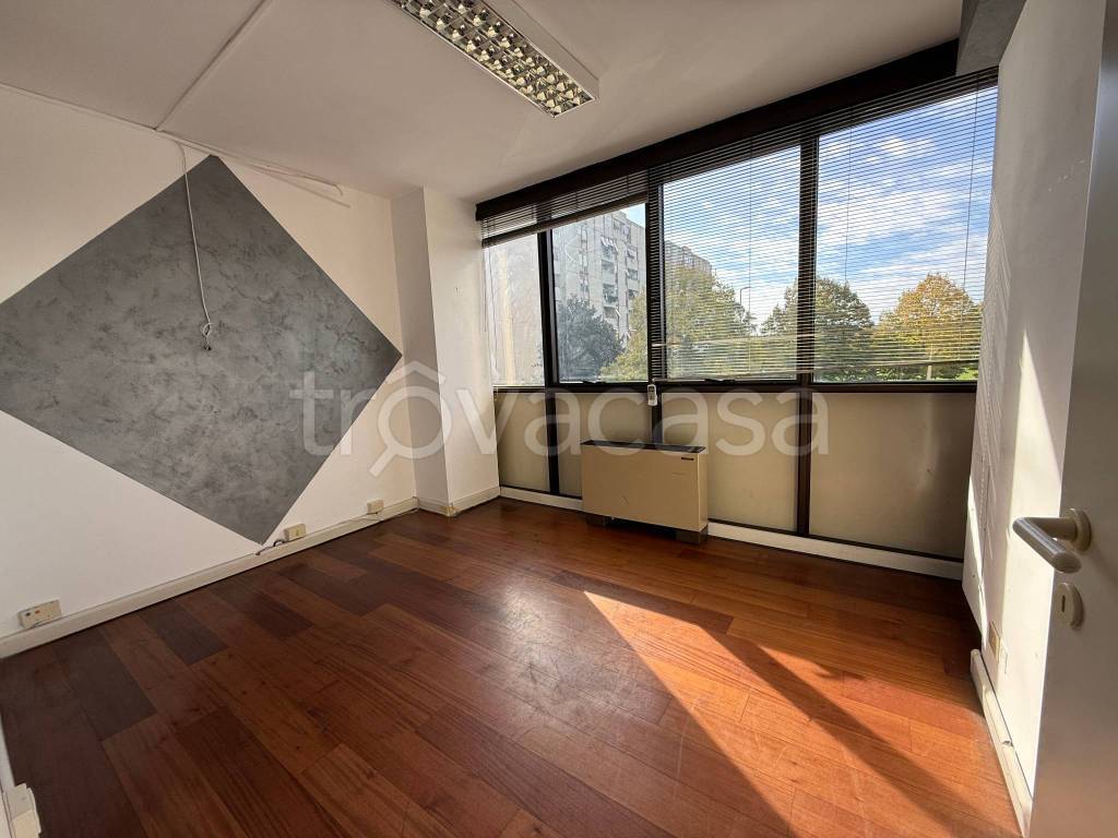 ufficio in affitto a Roma in zona Ponte Mammolo