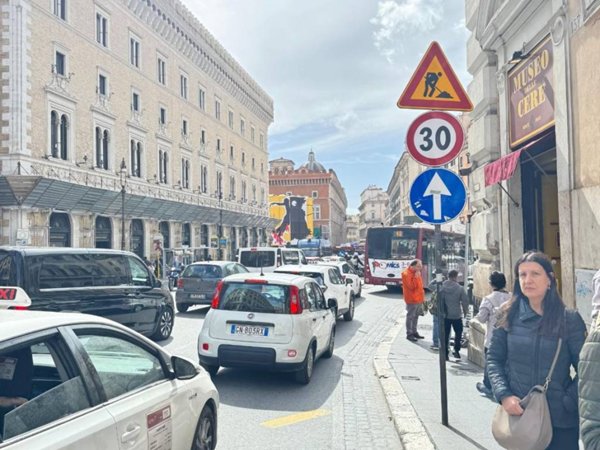 negozio in affitto a Roma in zona Rione Monti/Campitelli