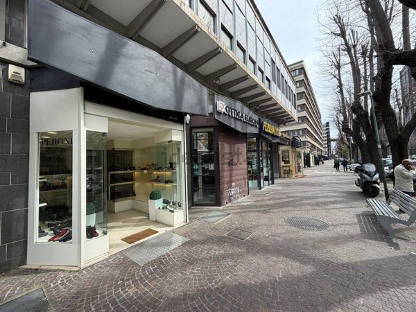 locale commerciale in affitto a Roma in zona EUR