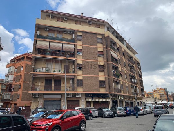 negozio in affitto a Roma in zona Prenestino-Centocelle
