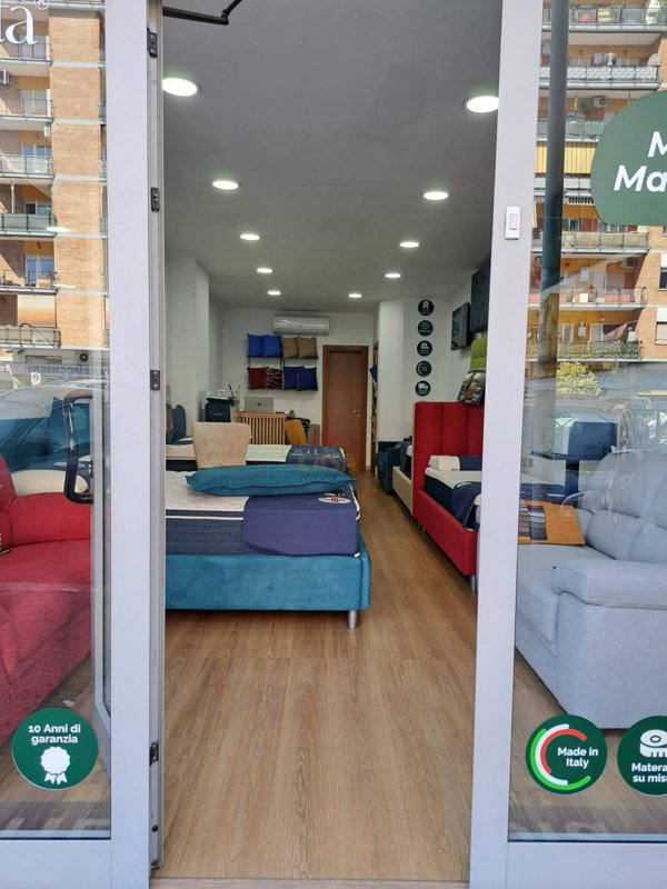 locale commerciale in affitto a Roma in zona Tuscolano