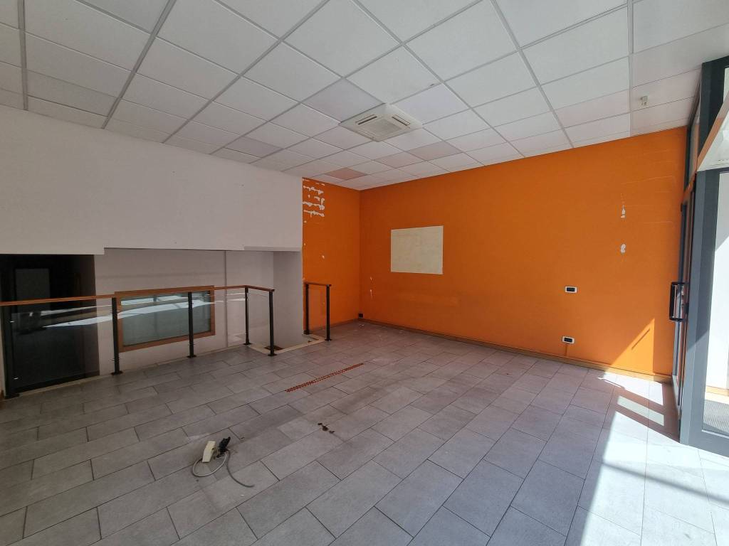 negozio in affitto a Roma