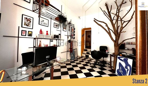 locale commerciale in affitto a Roma in zona Tuscolano