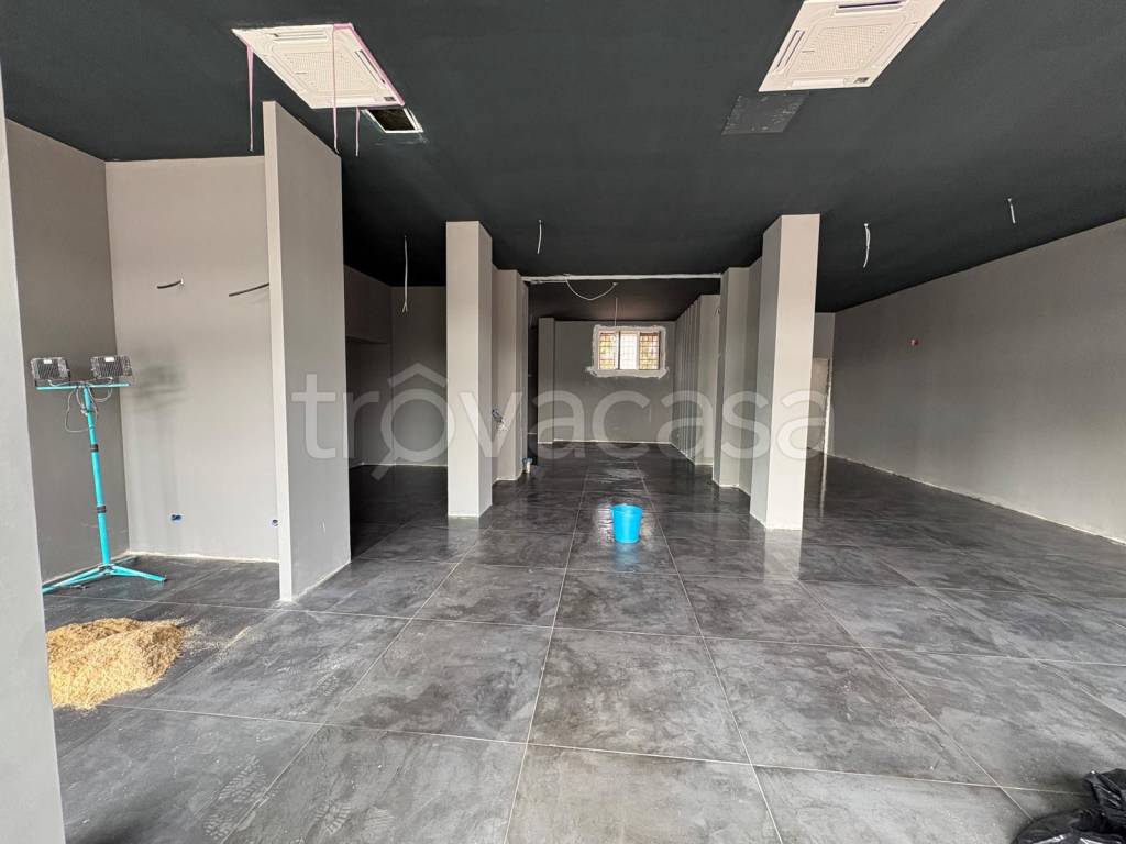 negozio in affitto a Roma