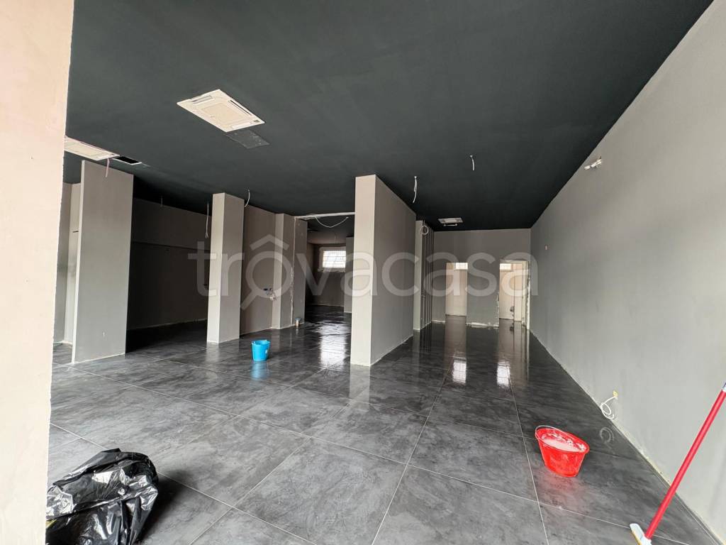 negozio in affitto a Roma
