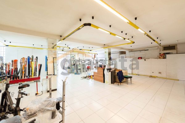 locale commerciale in affitto a Roma