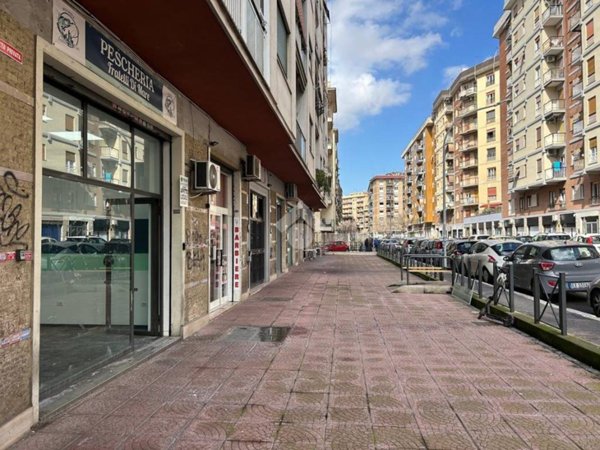 negozio in affitto a Roma in zona Tuscolano