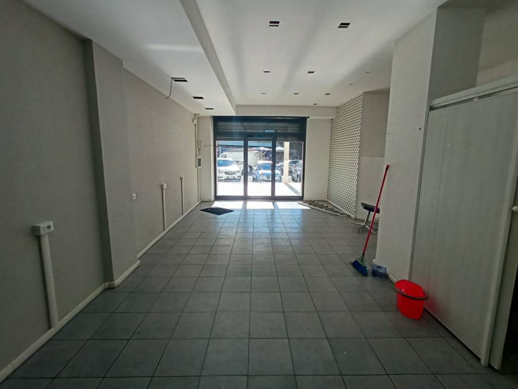 negozio in affitto a Roma in zona Appio Claudio