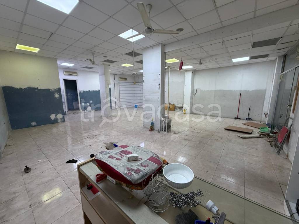 negozio in affitto a Roma in zona Tuscolano