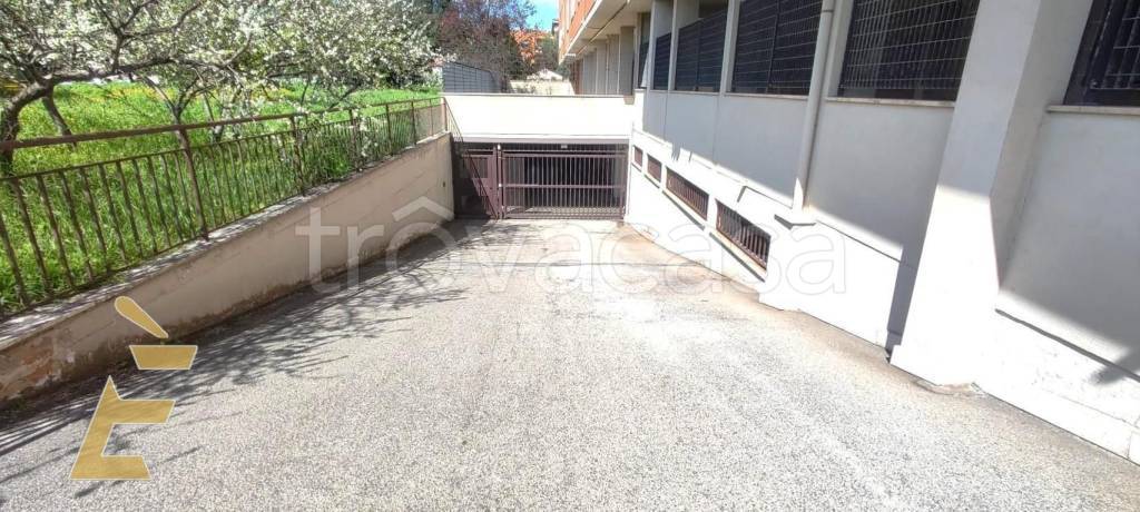 locale commerciale in affitto a Roma in zona Osteria del Curato