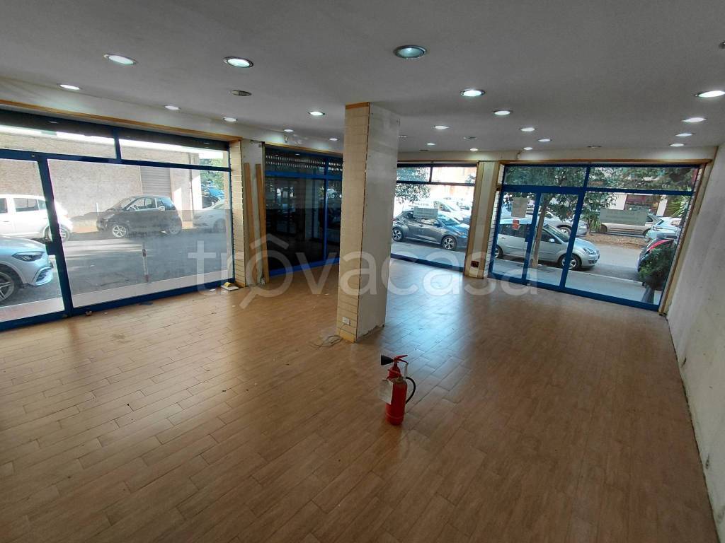negozio in affitto a Roma in zona Ostia