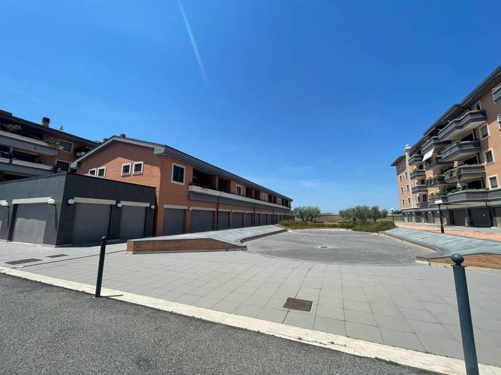 negozio in affitto a Roma in zona Casal Monastero