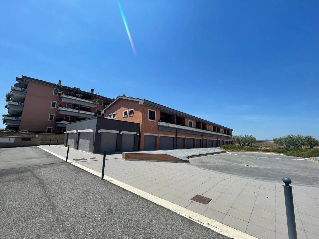 negozio in affitto a Roma in zona Casal Monastero