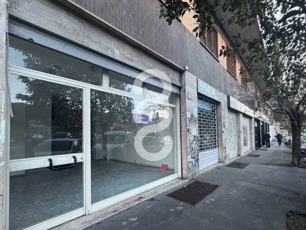 negozio in affitto a Roma in zona Tuscolano