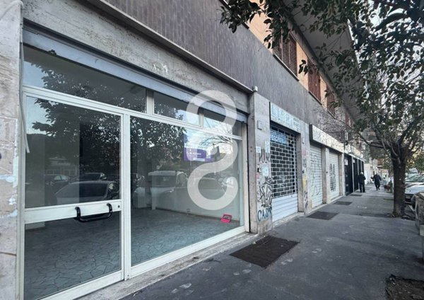 negozio in affitto a Roma in zona Tuscolano