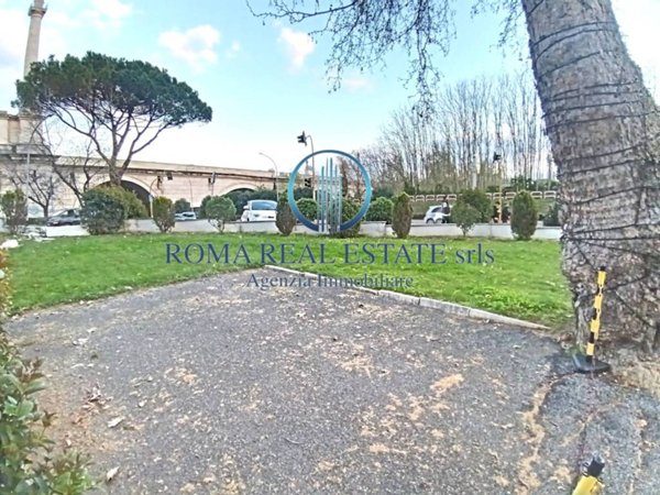 locale commerciale in affitto a Roma in zona Tor di Quinto