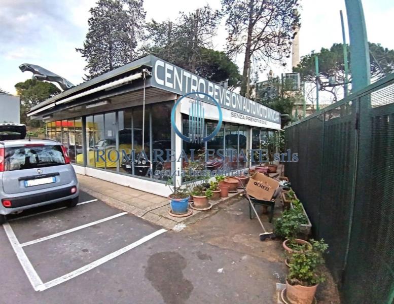 locale commerciale in affitto a Roma in zona Della Vittoria