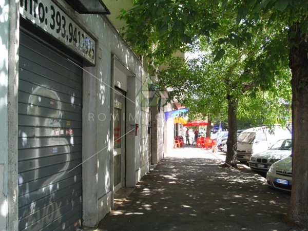 negozio in affitto a Roma in zona Tuscolano
