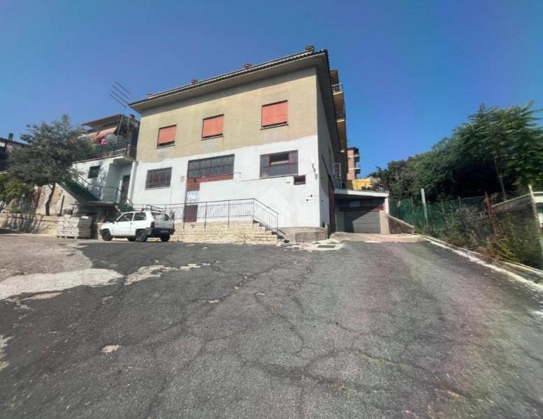 locale commerciale in affitto a Roma in zona Ottavia
